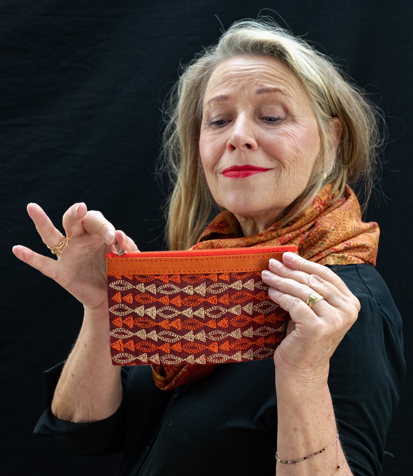 Geborduurd zijden etui Oranje-Rood
