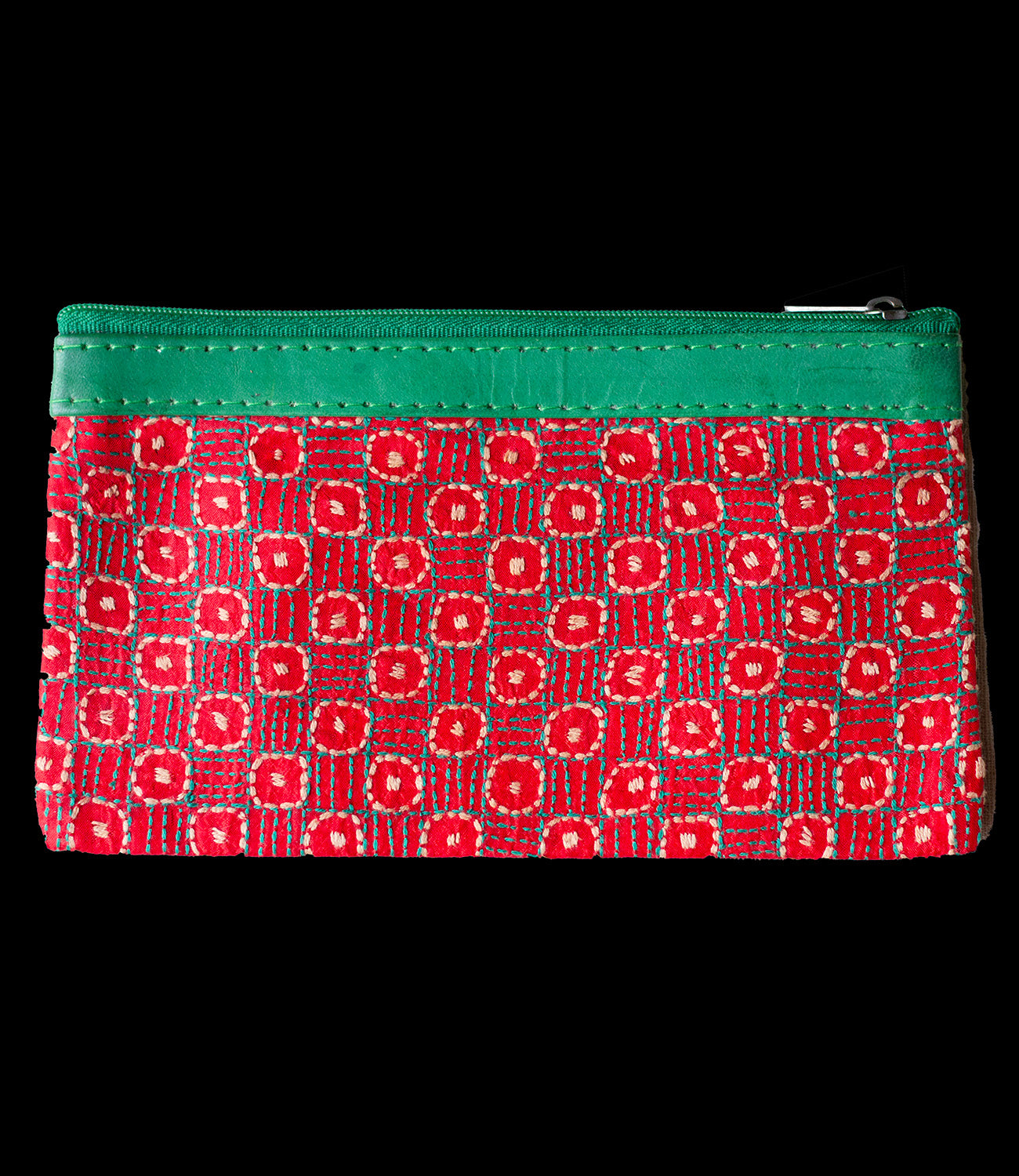 Geborduurd zijden etui rood