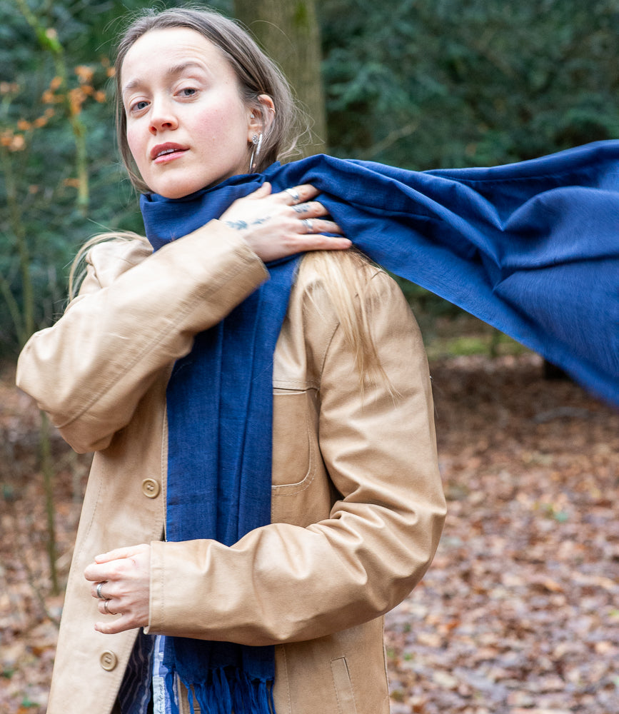 Schal aus Bio-Baumwolle in Königsblau