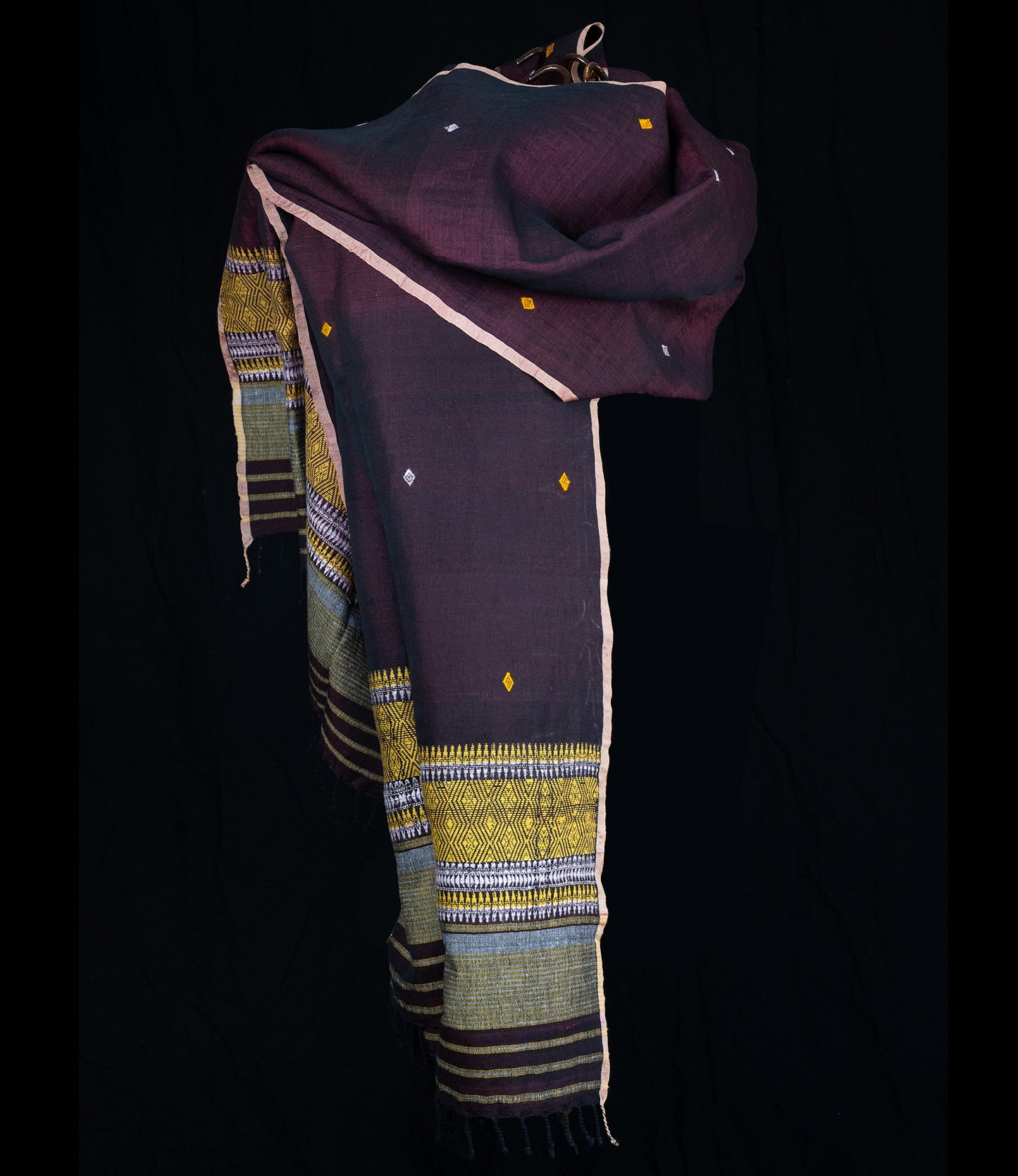 Großer Seidenschal Auberginenviolett mit gelbem Akzent