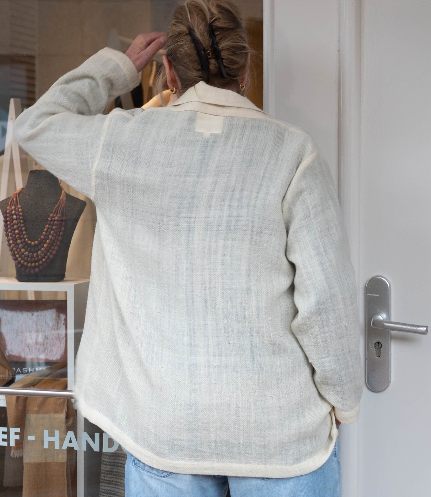 Wit geweven wollen vest