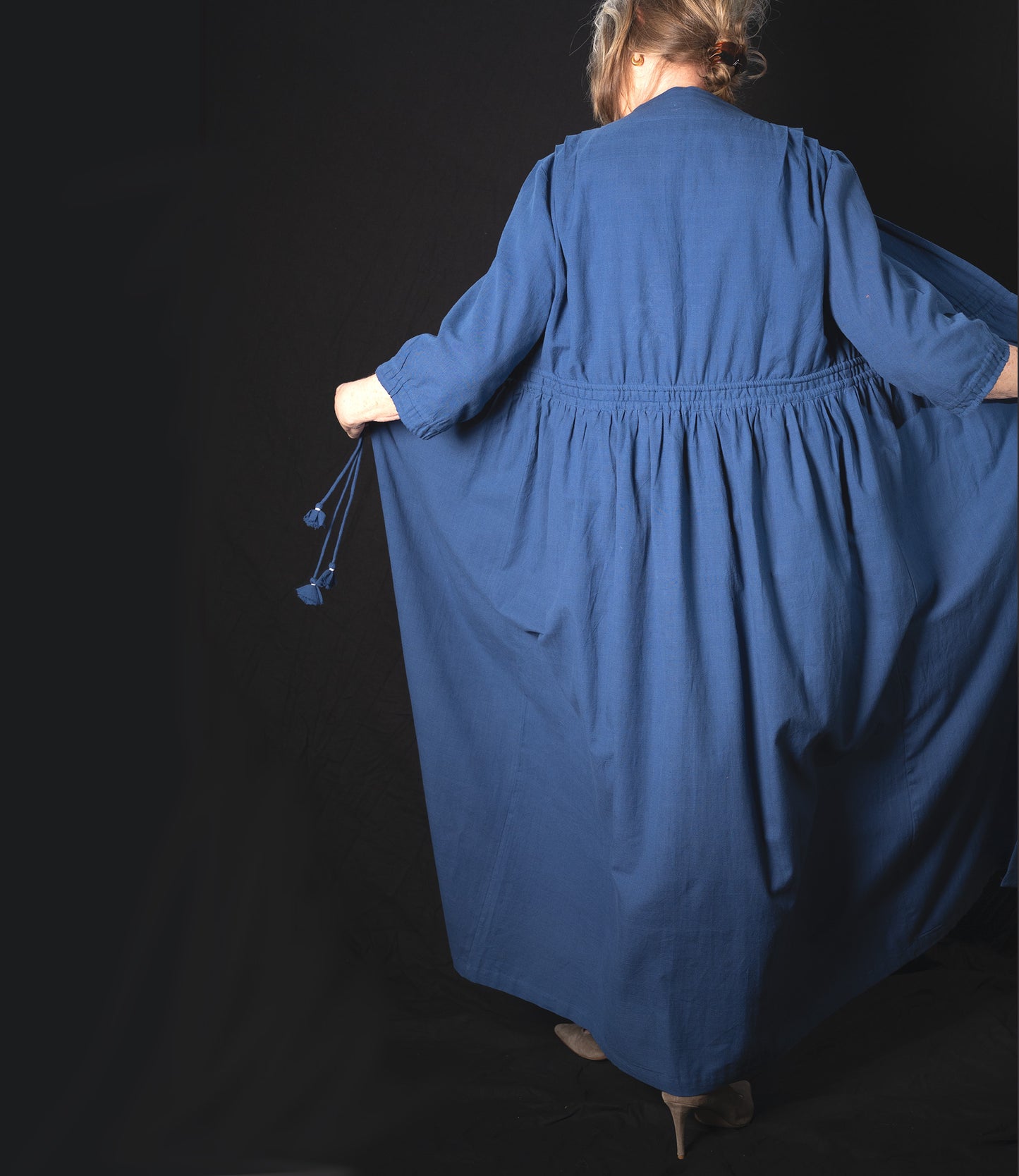 Dress of organic cotton dyed in dazzling indigo