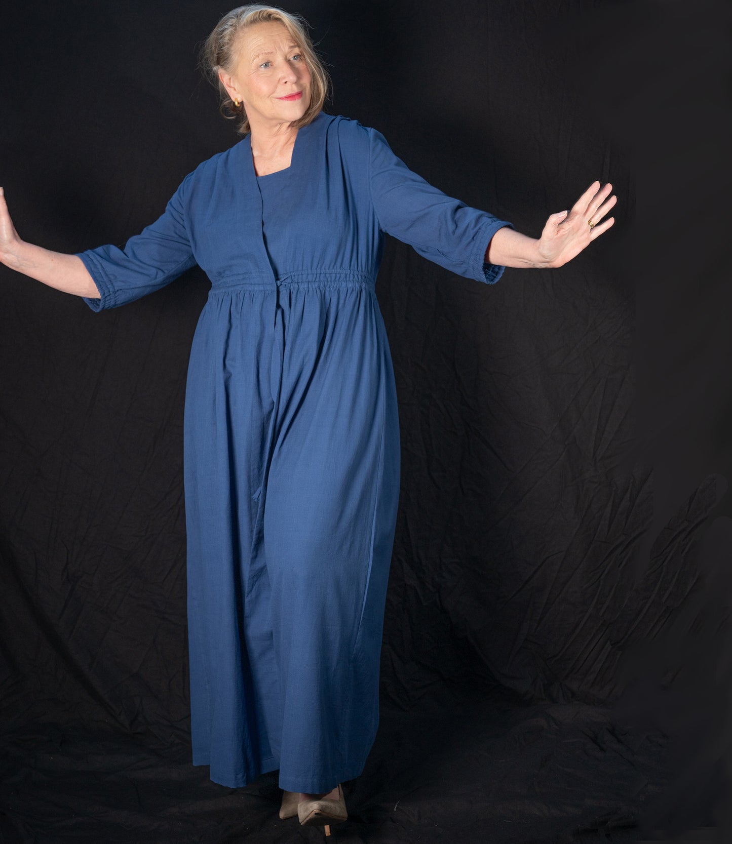 Kleid aus tiefblauem Indigo, Bio-Baumwolle