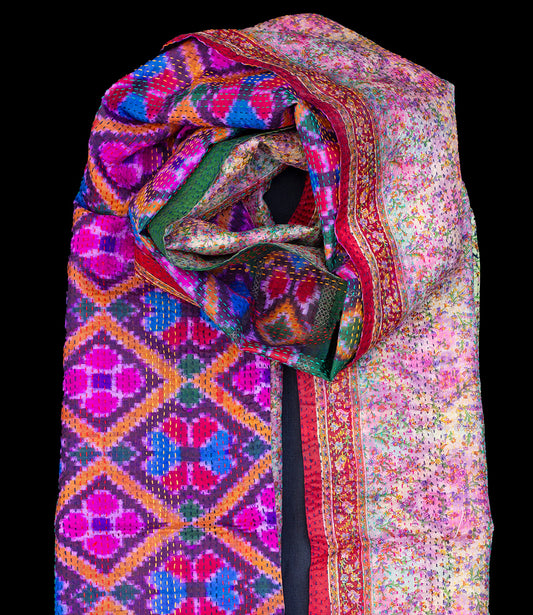 Kantha sjaal hergebruikte zijde roze ikat motief