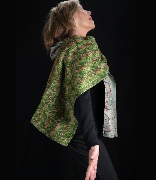 Kantha scarf recycled silk Green Red veined