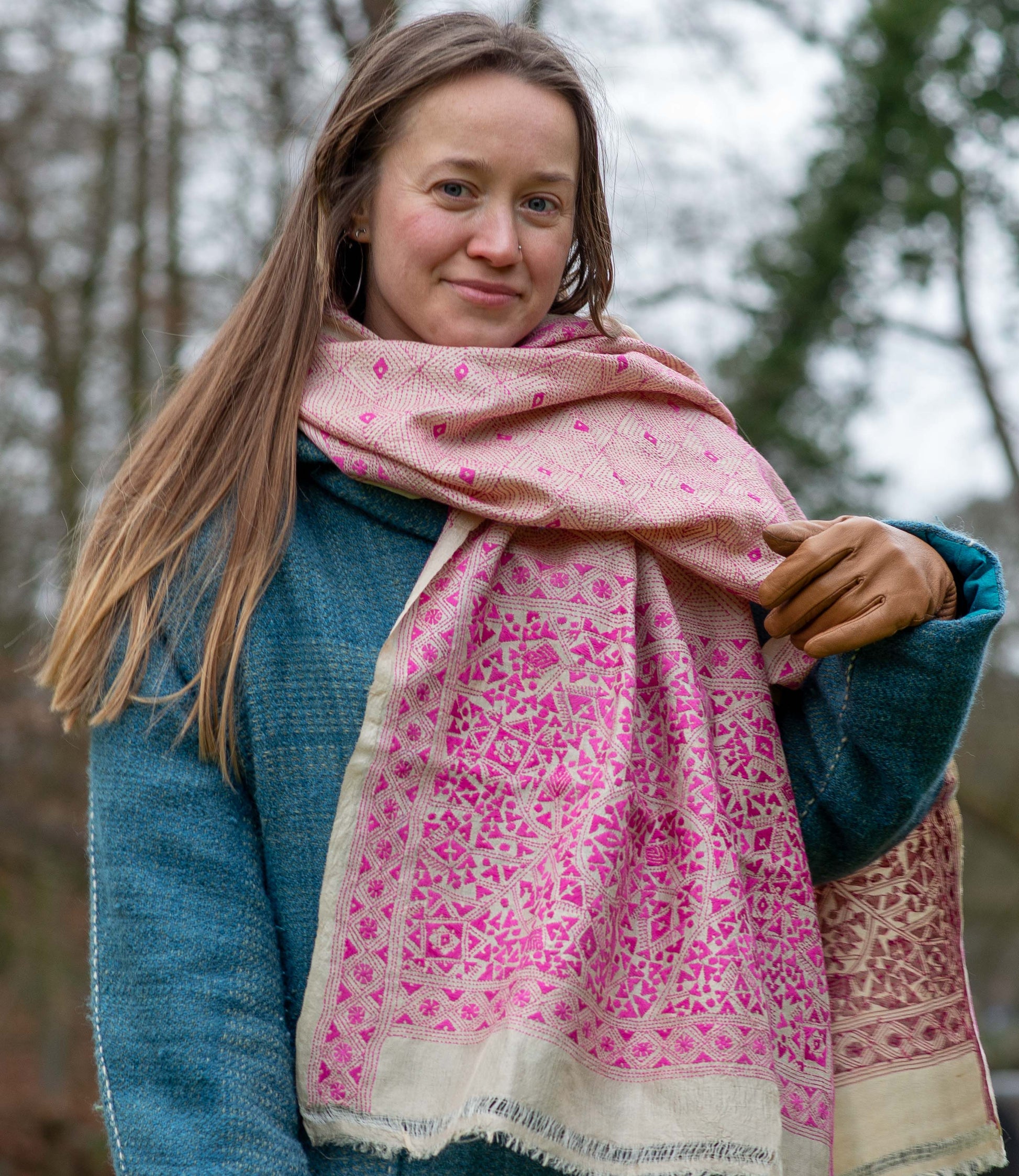 Roze zijden shawl satijnen bies Roze zijden shawl satijnen bies