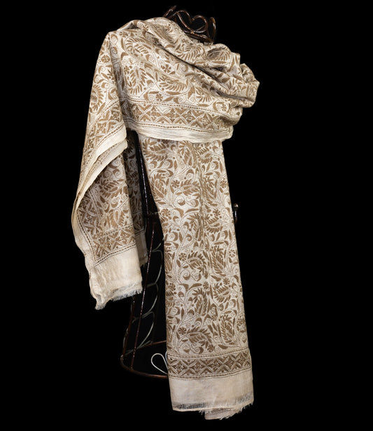 Nakshi kantha grote sjaal groenbruin borduurwerk op wilde zijde