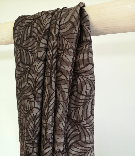 2.70 m hand-woven silk with brown leaf motif
